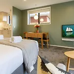 Luxury Escape For 2, Single Level Studio, Papanui
