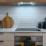 Urban Nest - Entire Townhouse And Free Parking