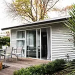 Restful Stay On Geraldine Street Suburban Beauty