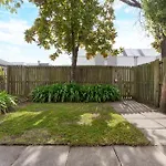 Central City Entire House 2 Bedroom Free Carpark