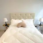 Graceful Stay 3Br Beside Uc