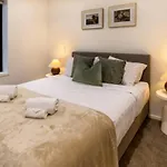 10 Salisbury Cosy 2-Bed Retreat