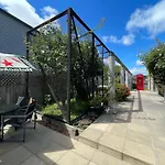 Quiet And New Cnzhouse With Yard Near River In Cbd