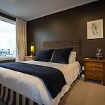 Sunny Kilmore Apartment
