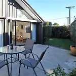 Gordon Villa 1 - Christchurch Holiday Homes