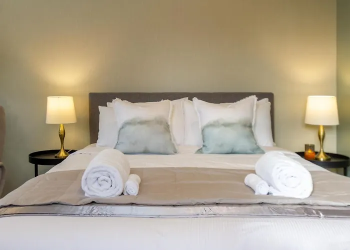 Luxury Escape For 2, Single Level Studio, Papanui