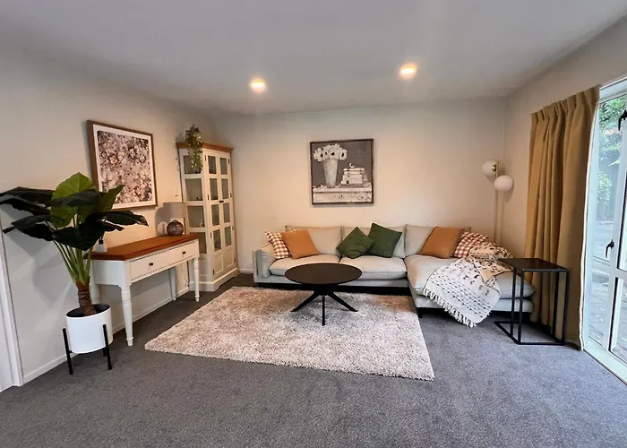 Waimairi Road - Christchurch Holiday Homes