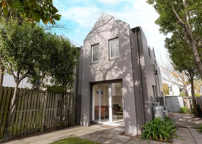 Central City Entire House 2 Bedroom Free Carpark