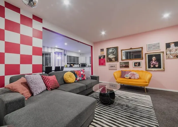Heritage House - Classic 3Br On Greenhurst Street
