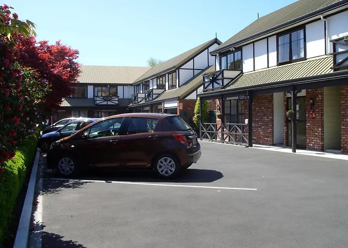 Tudor Court Motel