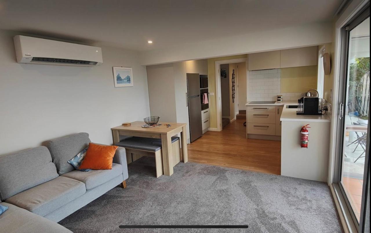 Fully Renovated Hillside Close To Christchurch