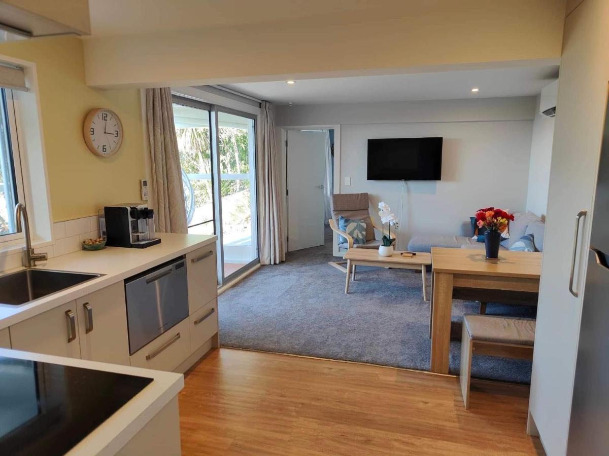 Fully Renovated Hillside Close To * Christchurch