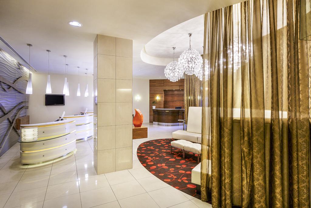 Novotel Cathedral Square 4*