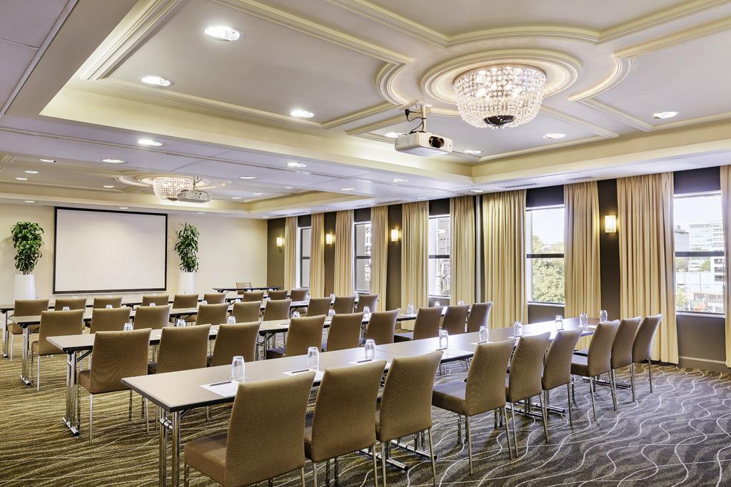 Novotel Cathedral Square Hotel 4*
