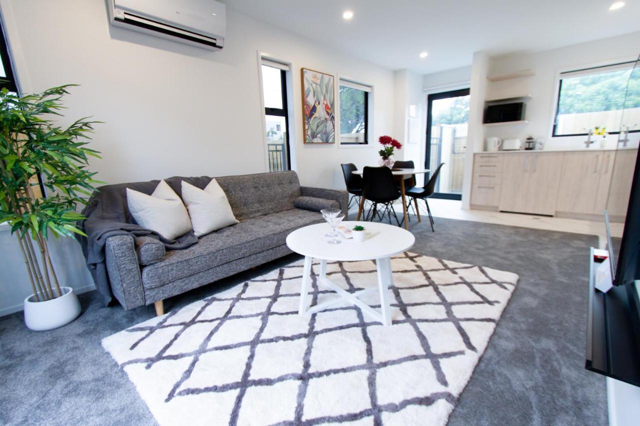 Sunsoaked Seaside 1 Bedroom 1 Bath Apartment *