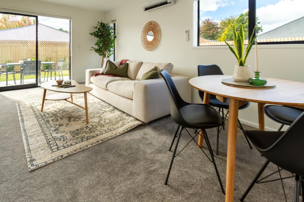 Riccarton 2 Bed 1 Bath W/garage Apartment *