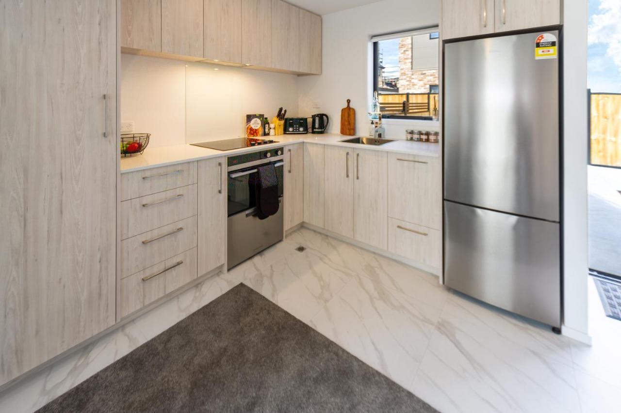 Riccarton 2 Bed 1 Bath W/garage Apartment