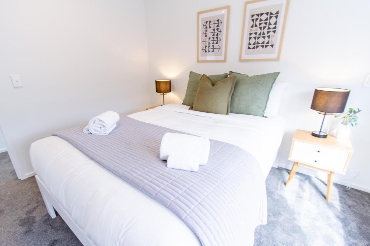 Entertainment Hub 2 Bed 2 Bath W Carpark *