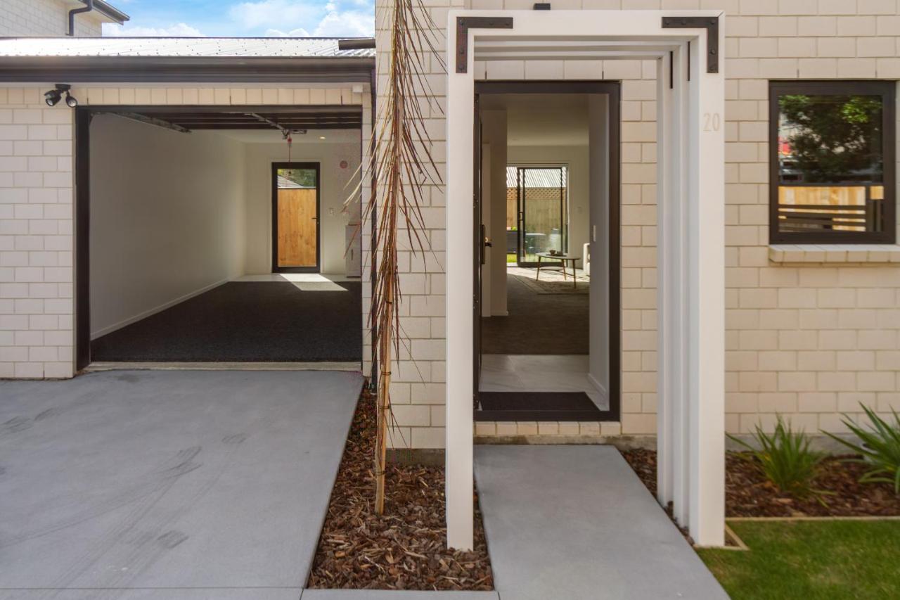 Apartment Riccarton 2 Bed 1 Bath W/garage *
