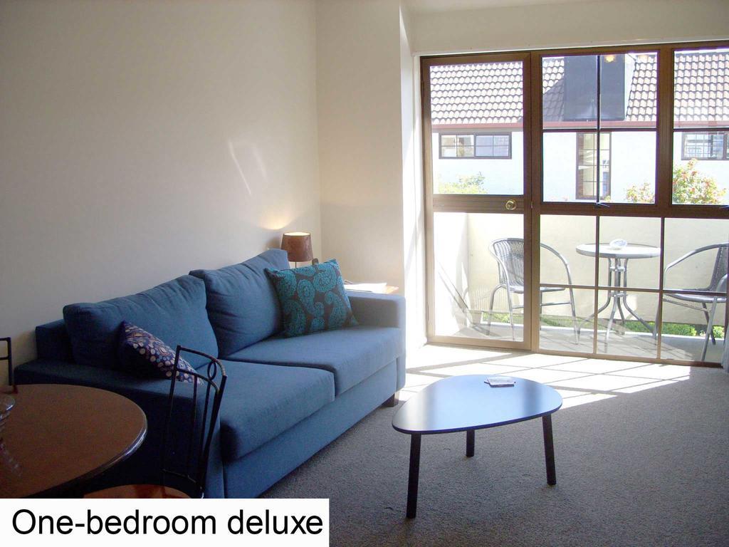 Tudor Court 4*