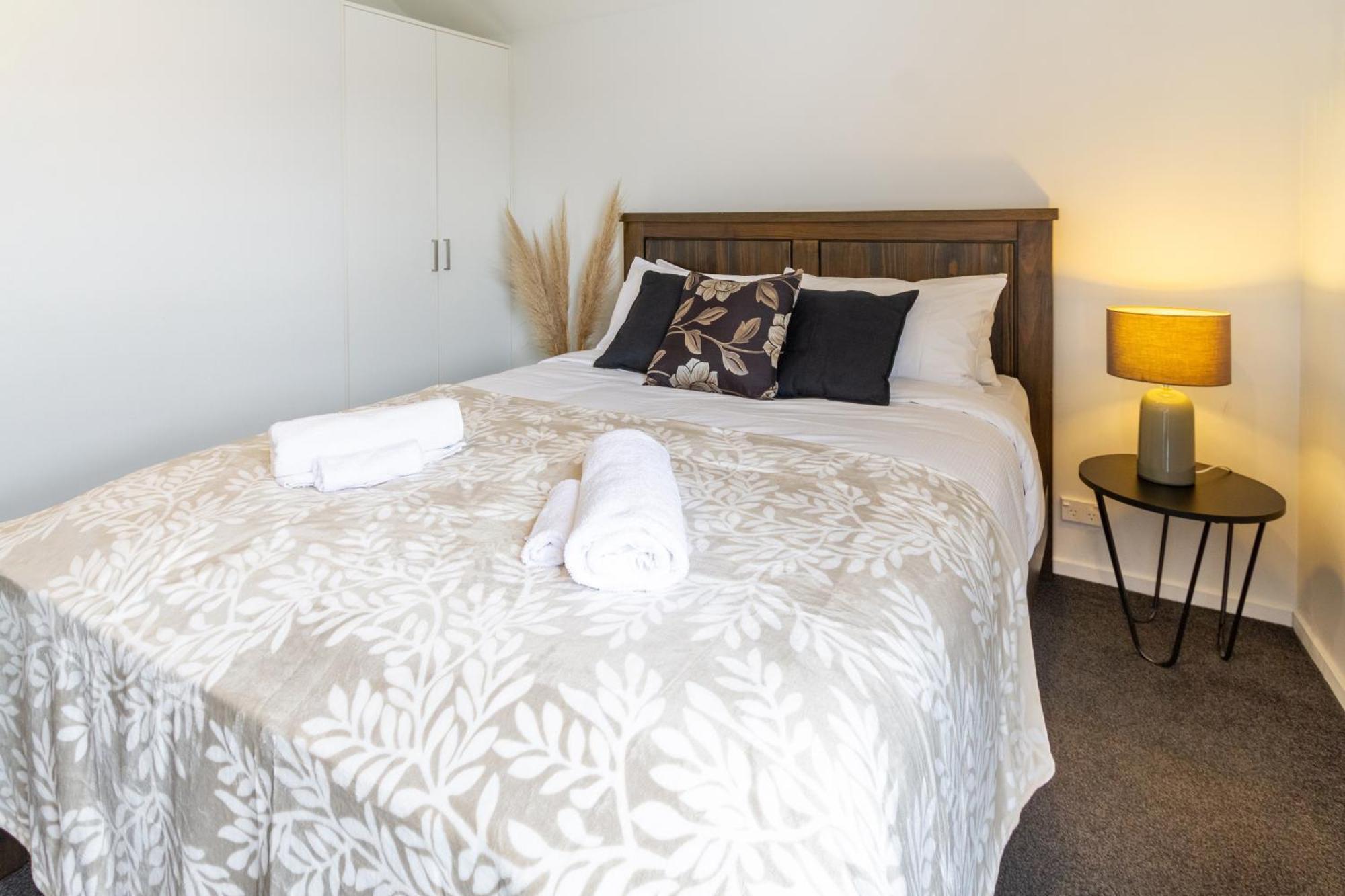 Central City Comfort: 2 Bedroom Gem W/free Carpark * Christchurch