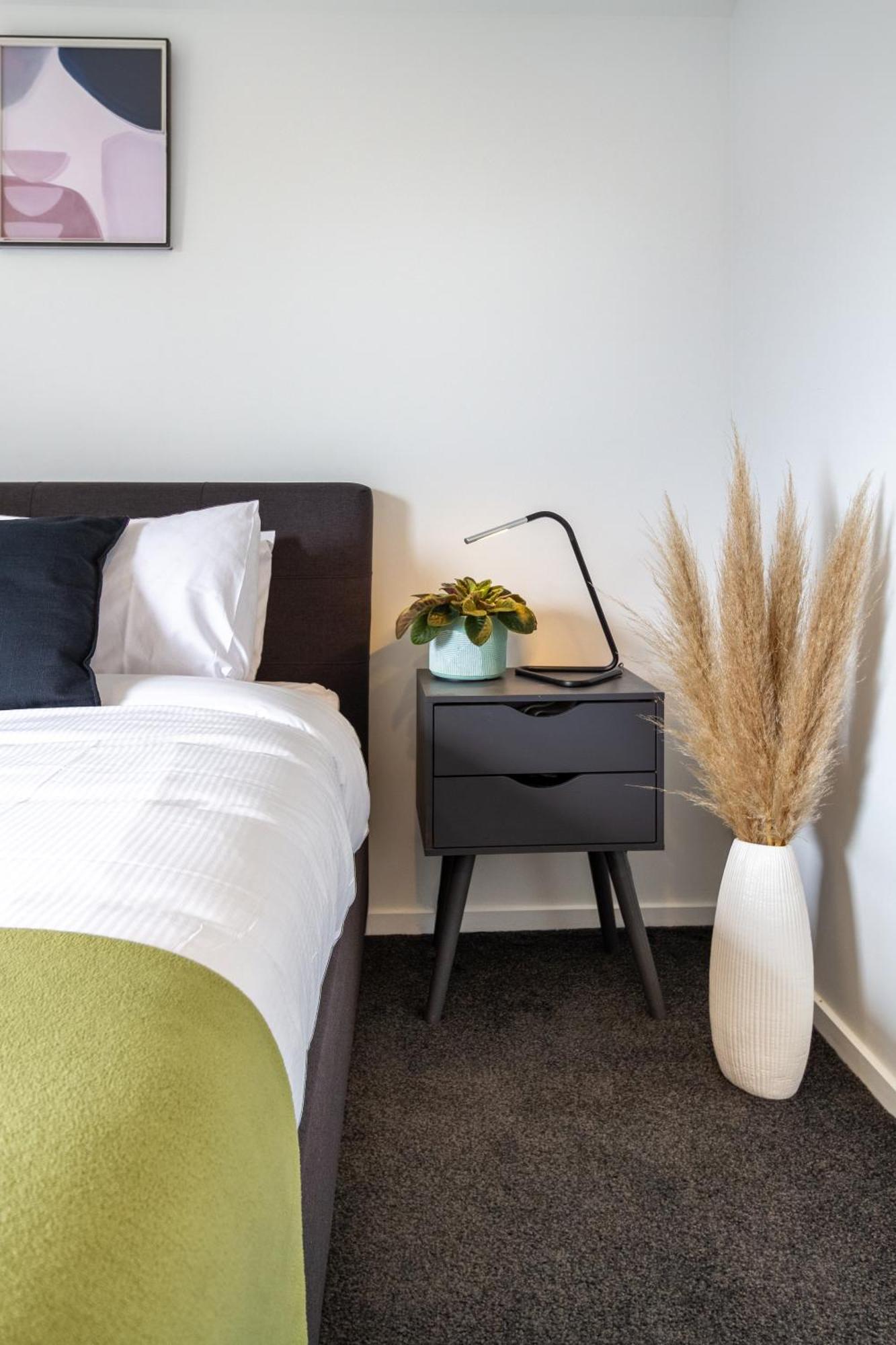 Central City Comfort: 2 Bedroom Gem W/free Carpark Apartment