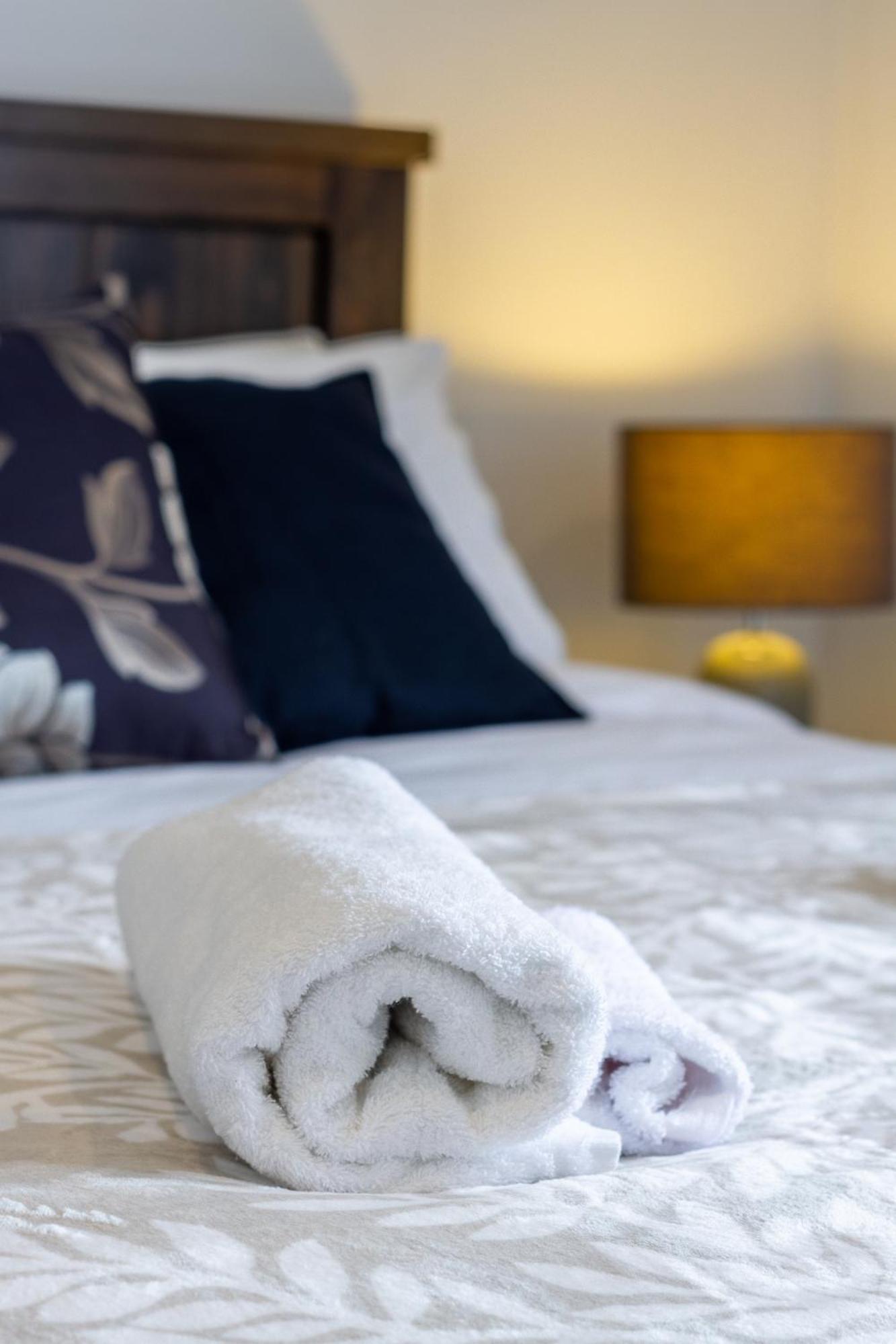 Central City Comfort: 2 Bedroom Gem W/free Carpark Apartment