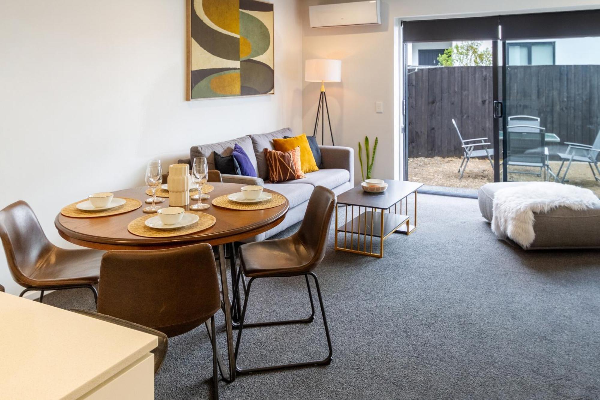 Central City Comfort: 2 Bedroom Gem W/free Carpark * Christchurch