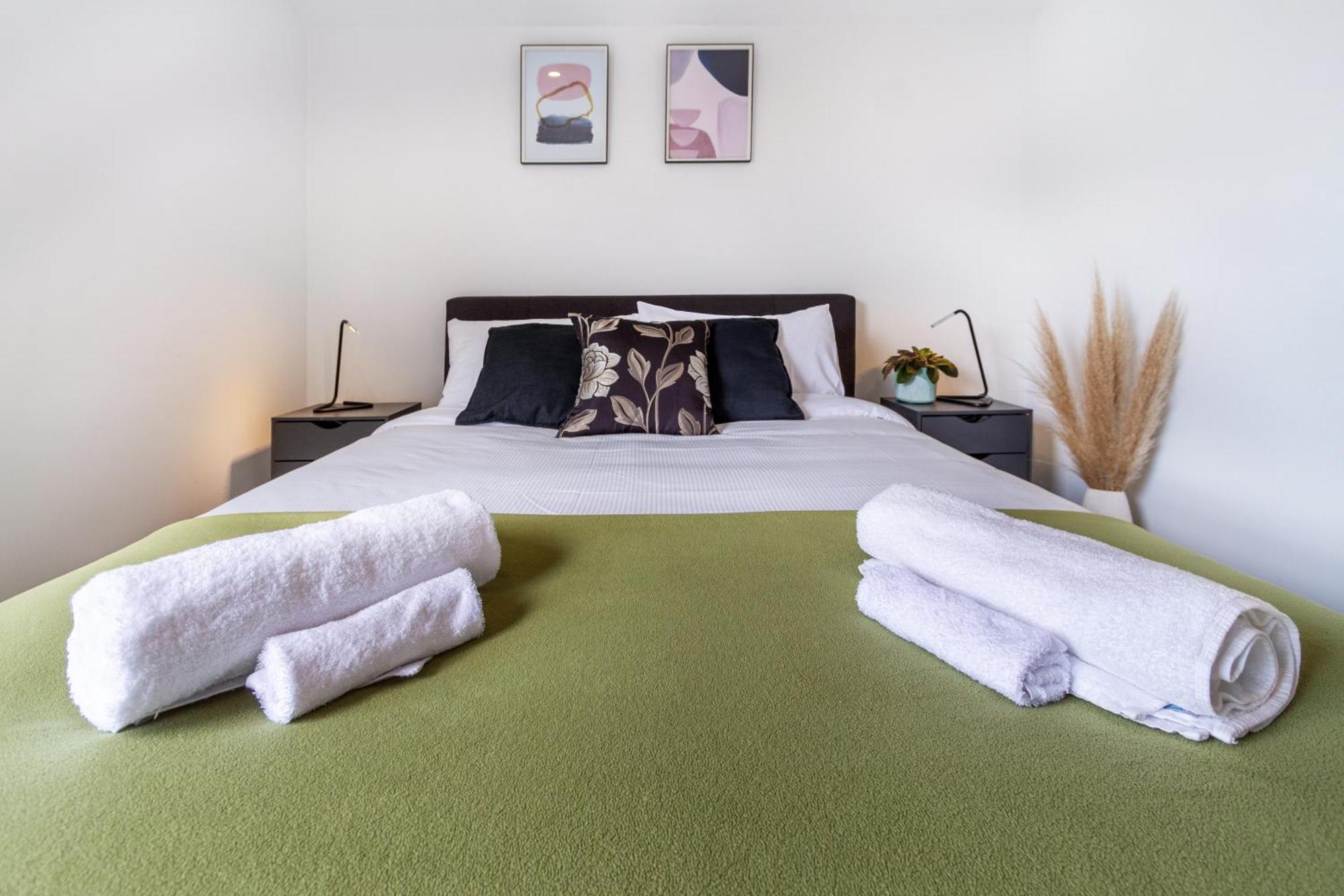 Apartment Central City Comfort: 2 Bedroom Gem W/free Carpark