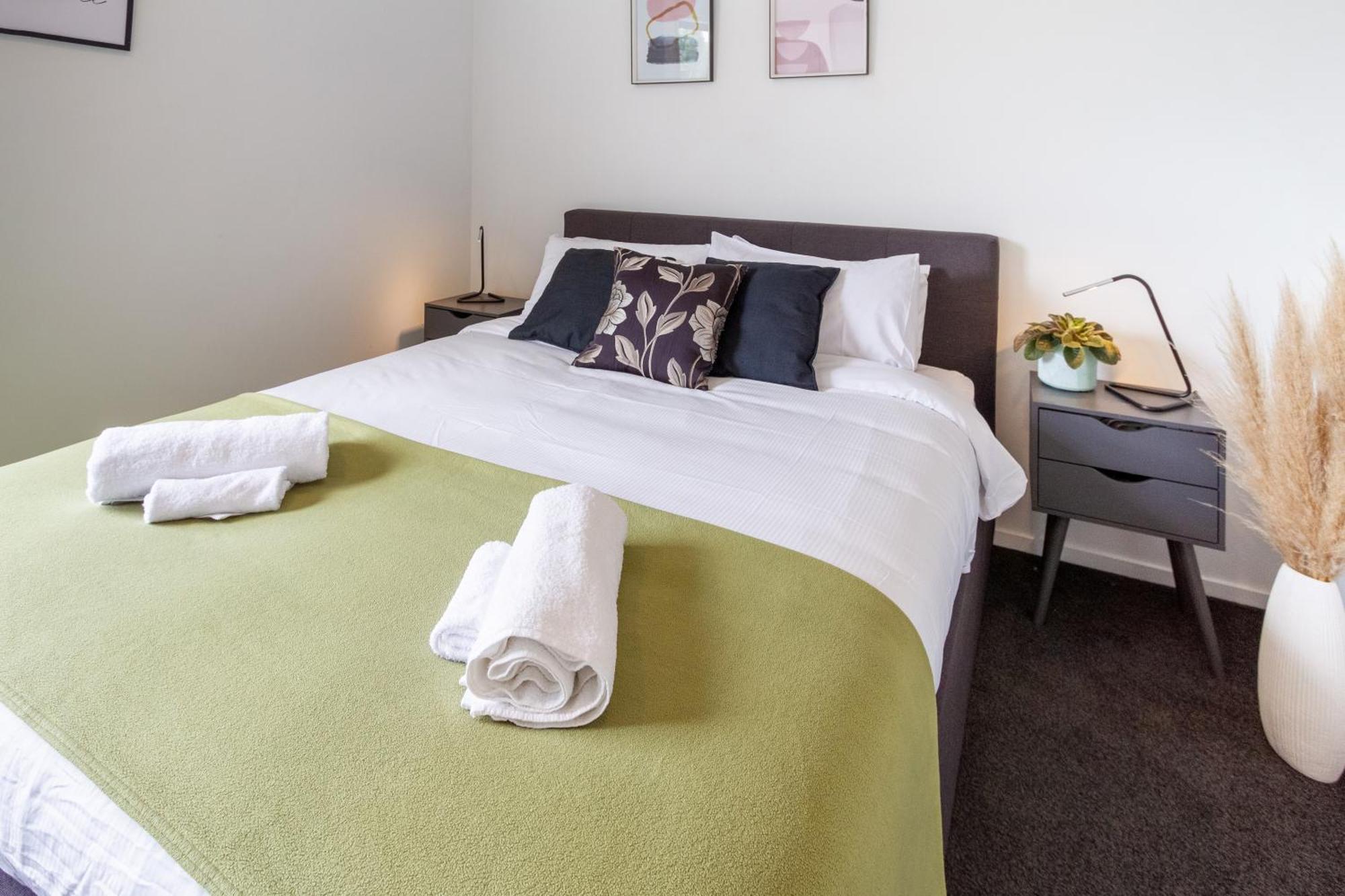 Central City Comfort: 2 Bedroom Gem W/free Carpark Apartment