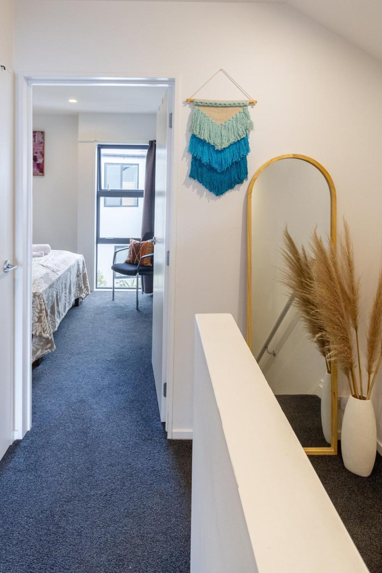 Central City Comfort: 2 Bedroom Gem W/free Carpark *