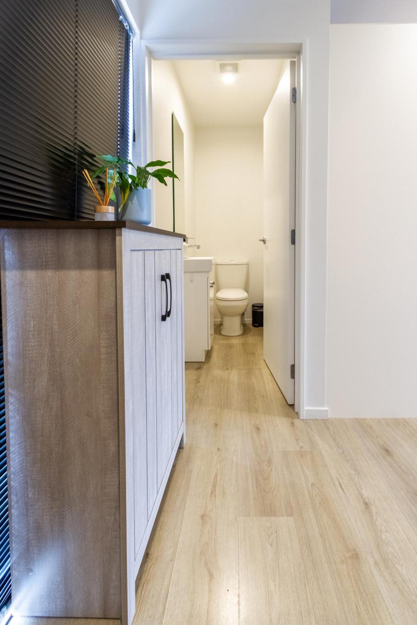 Central City Comfort: 2 Bedroom Gem W/free Carpark * Christchurch