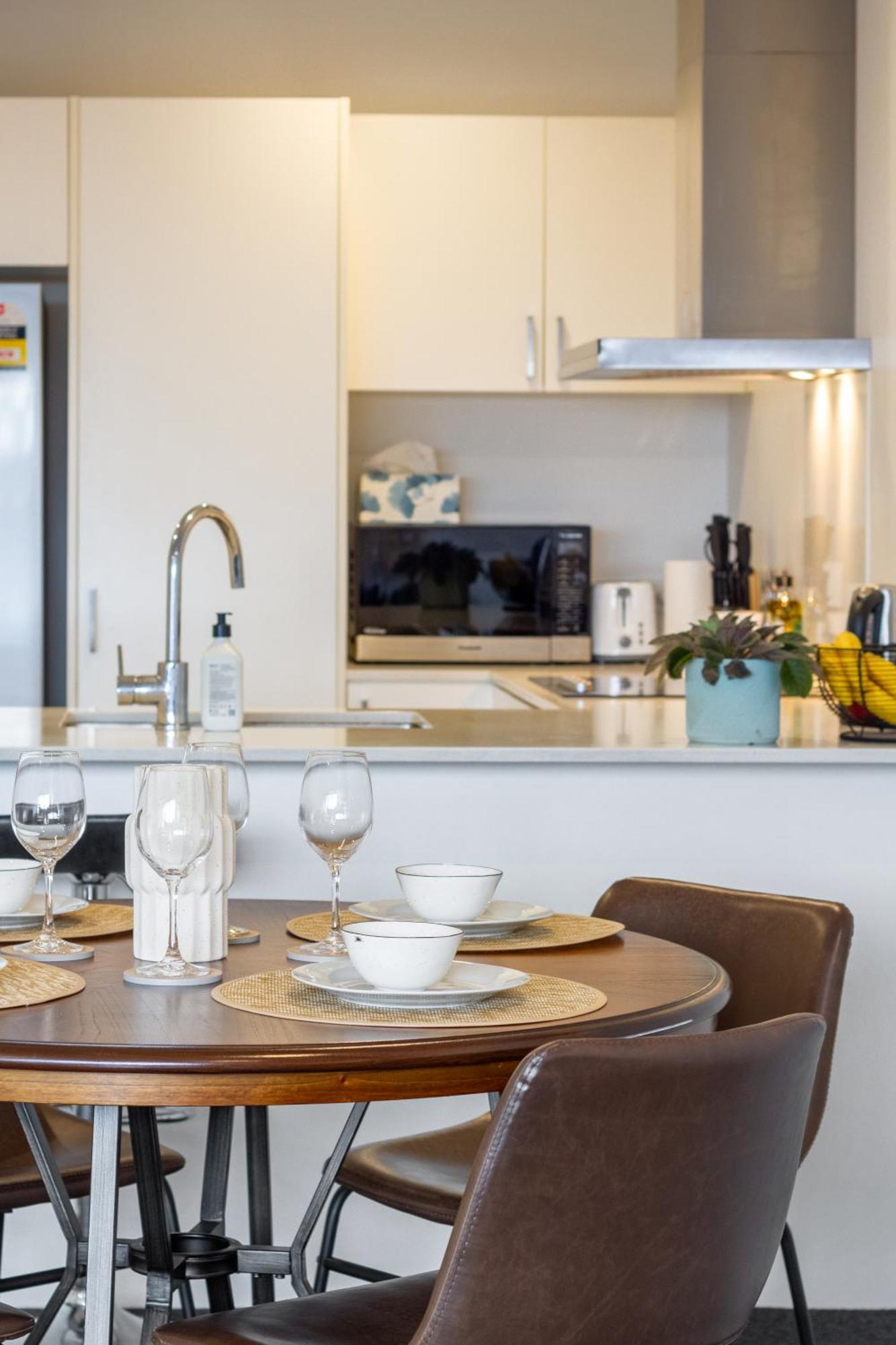 Central City Comfort: 2 Bedroom Gem W/free Carpark * Christchurch