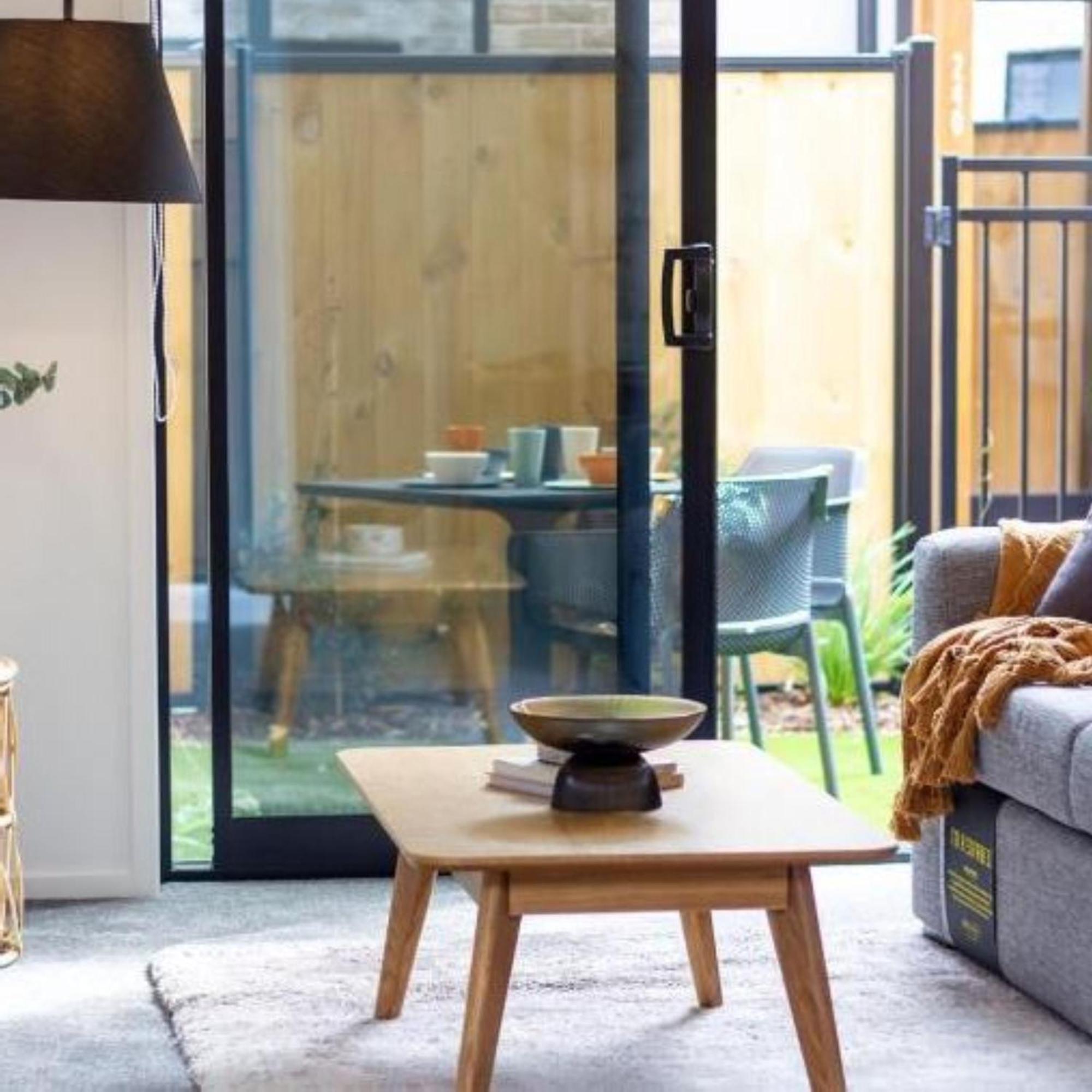 Entertainment Hub 2 Bed 2 Bath W Carpark *