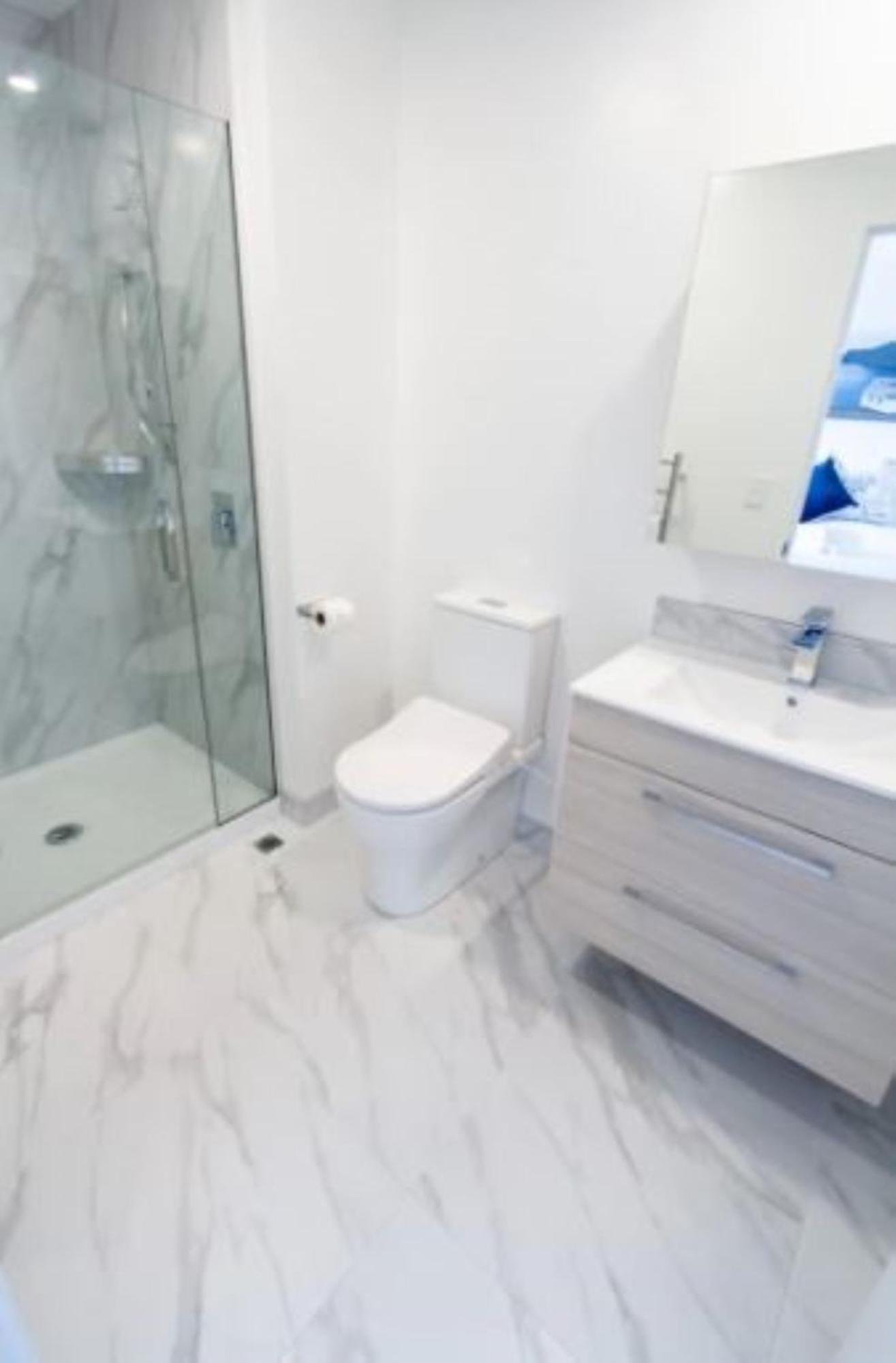 Entertainment Hub 2 Bed 2 Bath W Carpark *