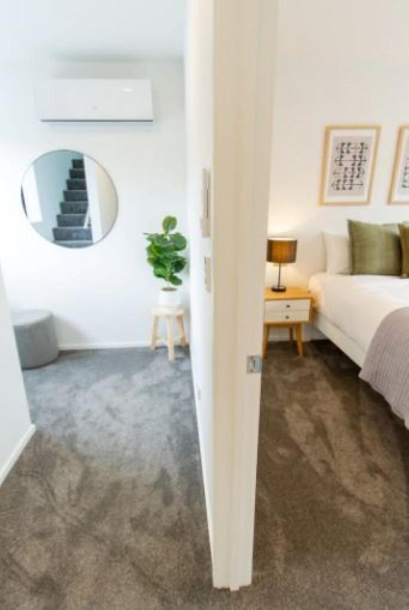 Entertainment Hub 2 Bed 2 Bath W Carpark Apartment *