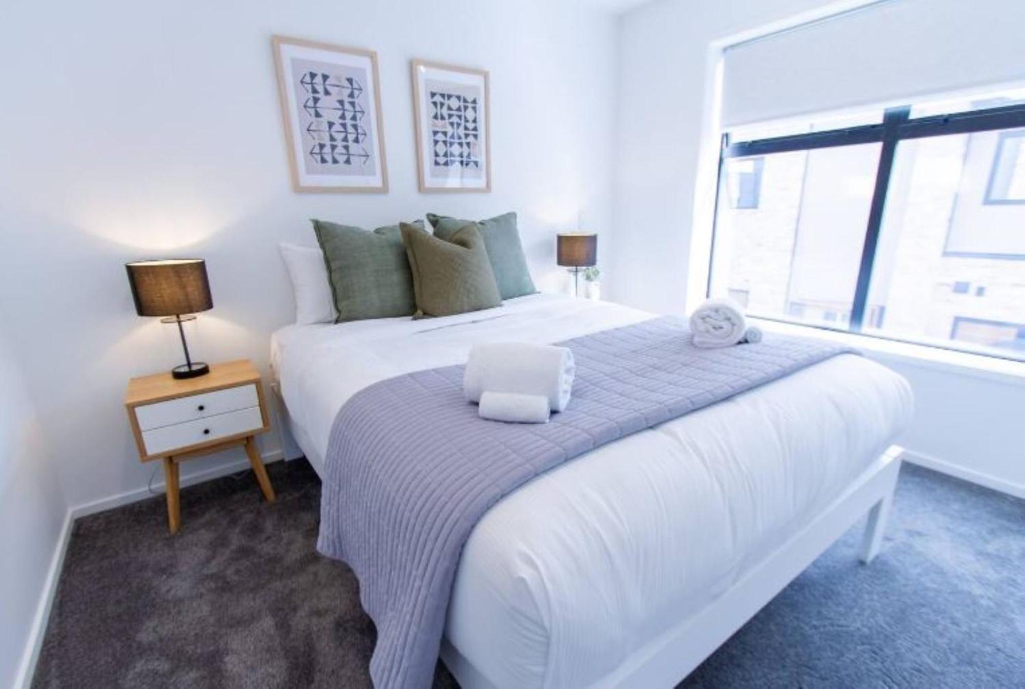 Entertainment Hub 2 Bed 2 Bath W Carpark Apartment *