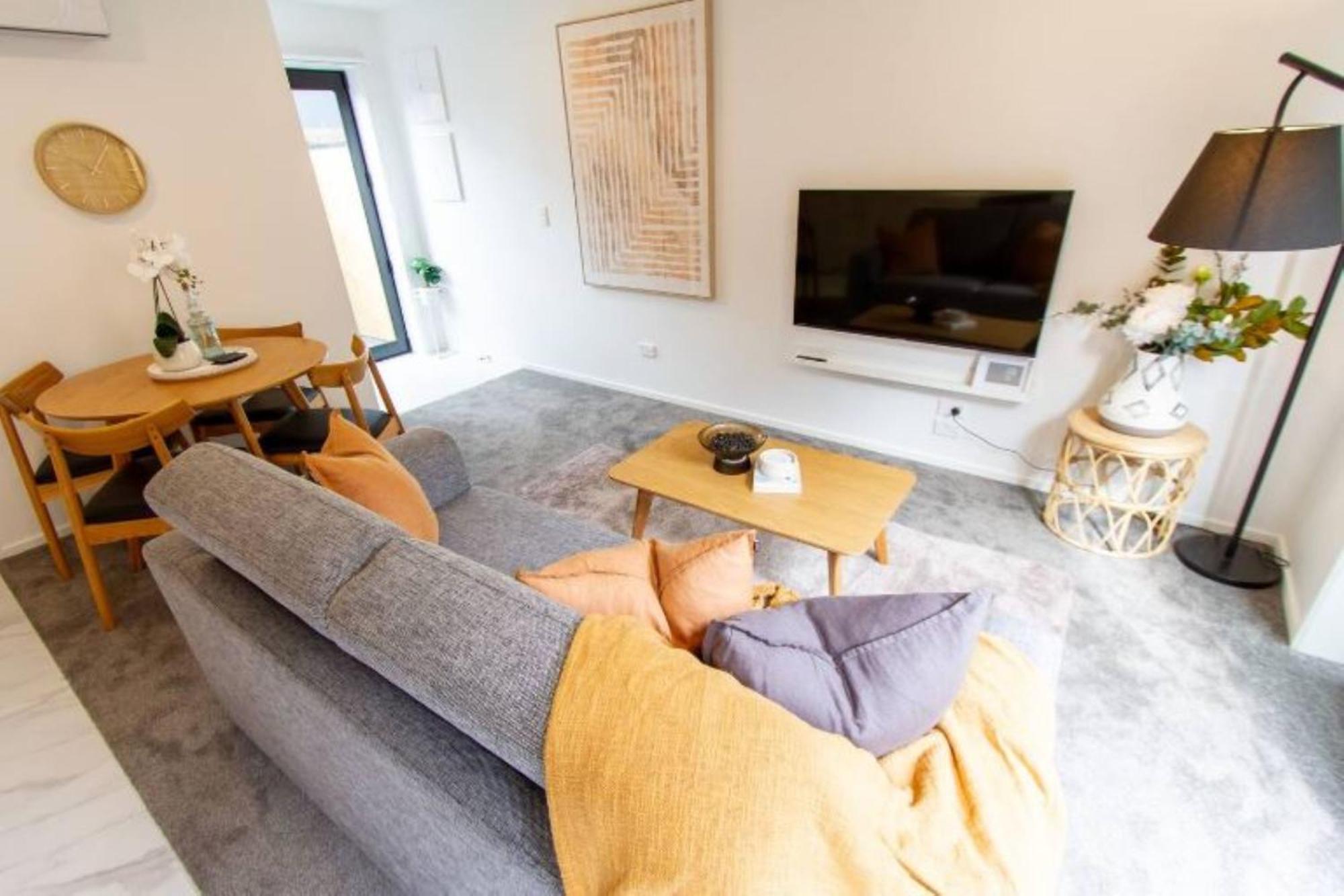 Apartment Entertainment Hub 2 Bed 2 Bath W Carpark Christchurch