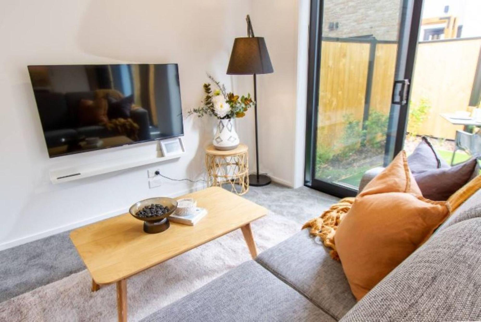 Entertainment Hub 2 Bed 2 Bath W Carpark Apartment *