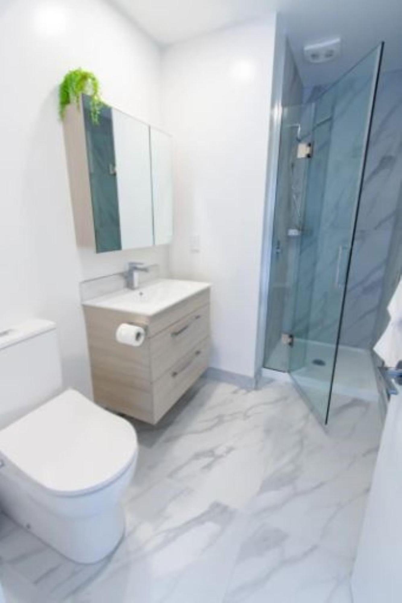 Entertainment Hub 2 Bed 2 Bath W Carpark Apartment