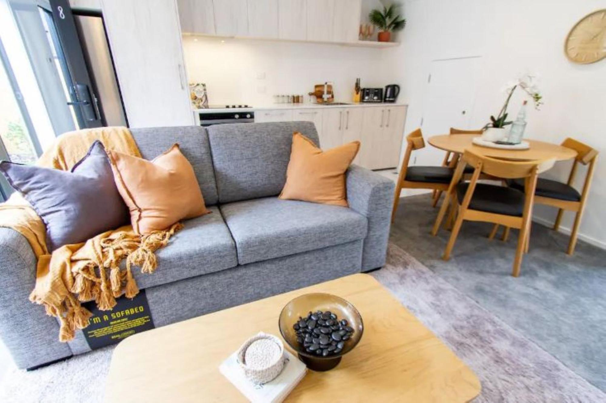 Entertainment Hub 2 Bed 2 Bath W Carpark