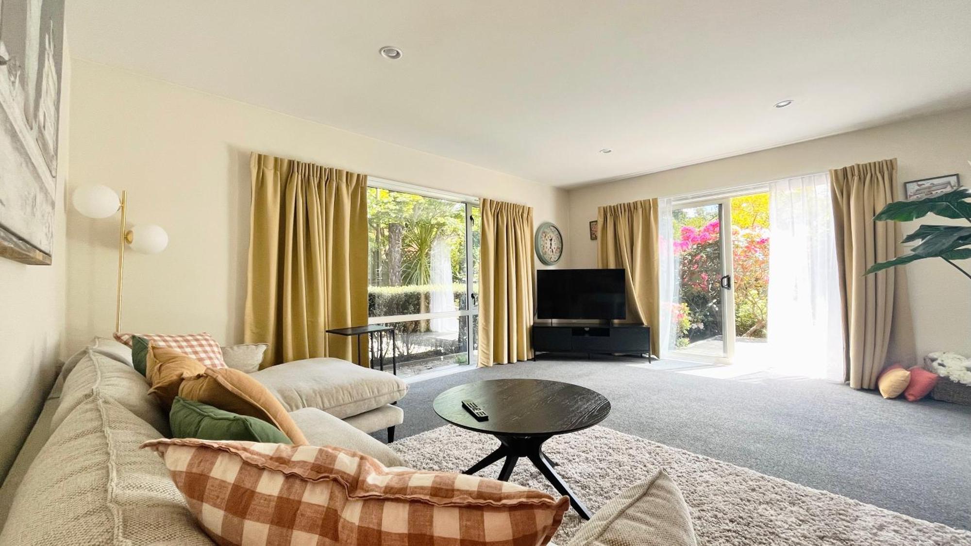 Waimairi Road - Homes Holiday home *