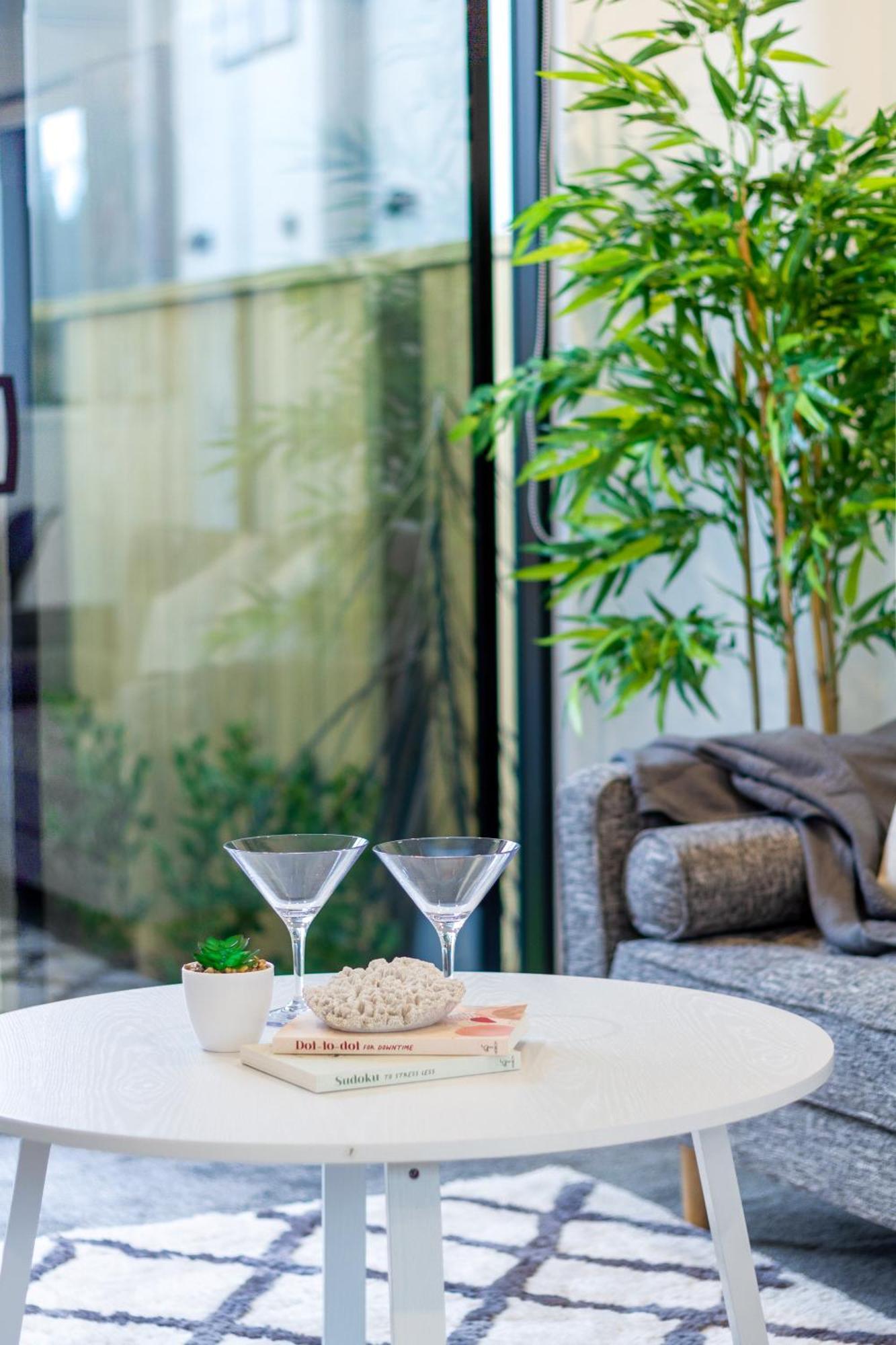 Sunsoaked Seaside 1 Bedroom 1 Bath Apartment Christchurch