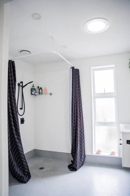 Restful On Geraldine Street Suburban Beauty Apartment *