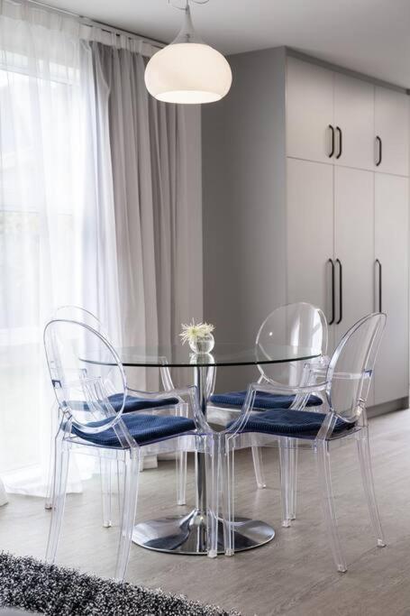 Apartment Restful On Geraldine Street Suburban Beauty