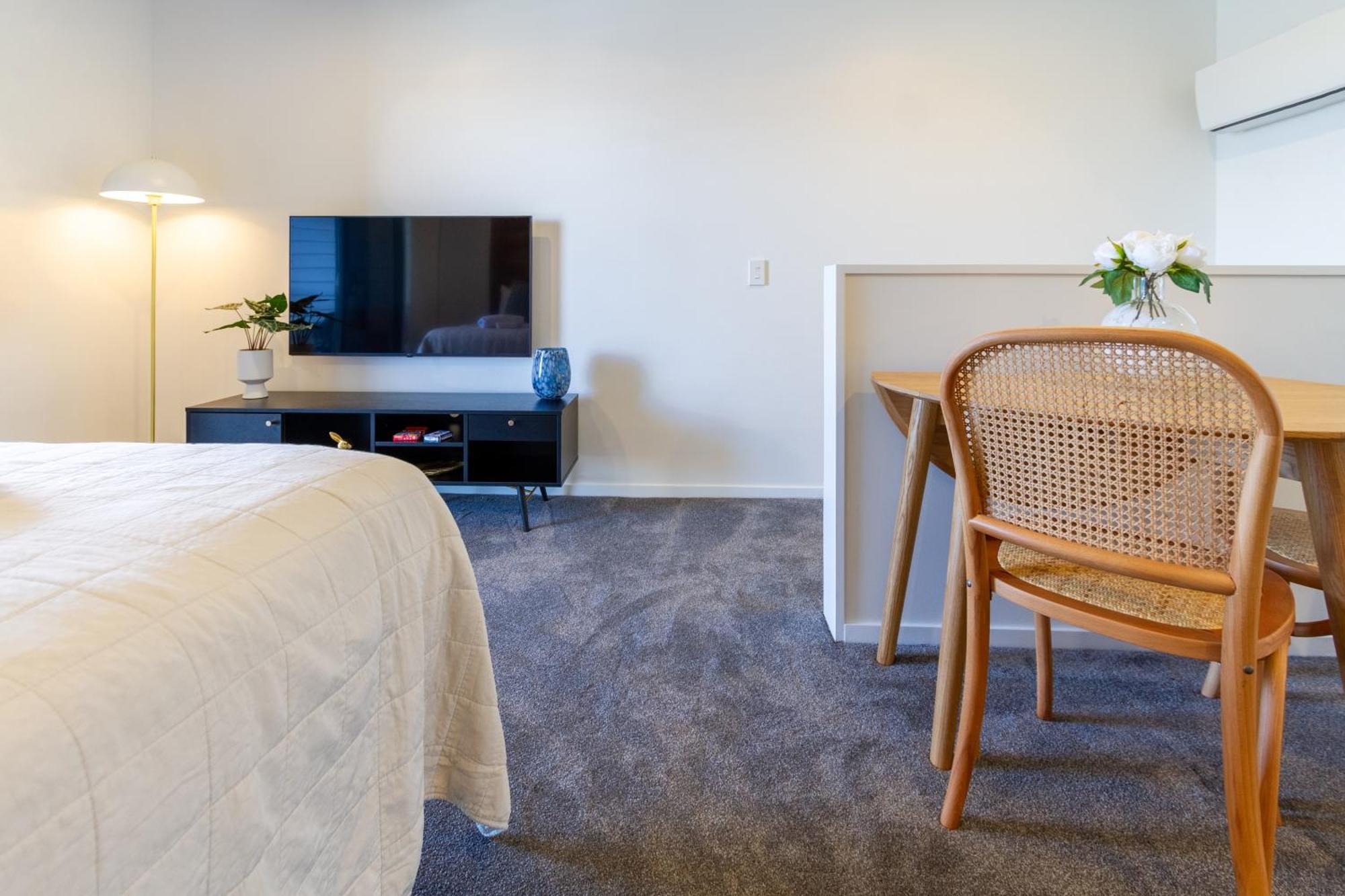 Explore From 8 Wilmer: Upper Level Cozy Apartment *
