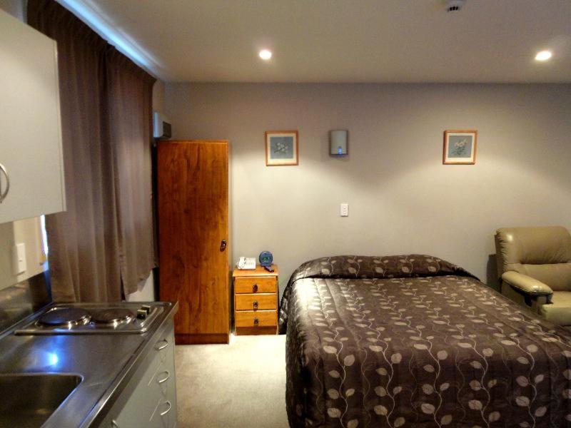 Bealey Avenue Motel 4*