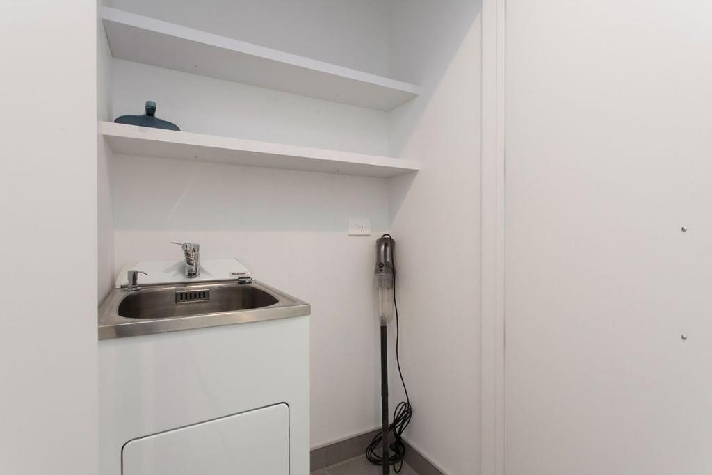 What A Cutie Cbd 3 Mins To Handy Secure Park. Apartment Christchurch