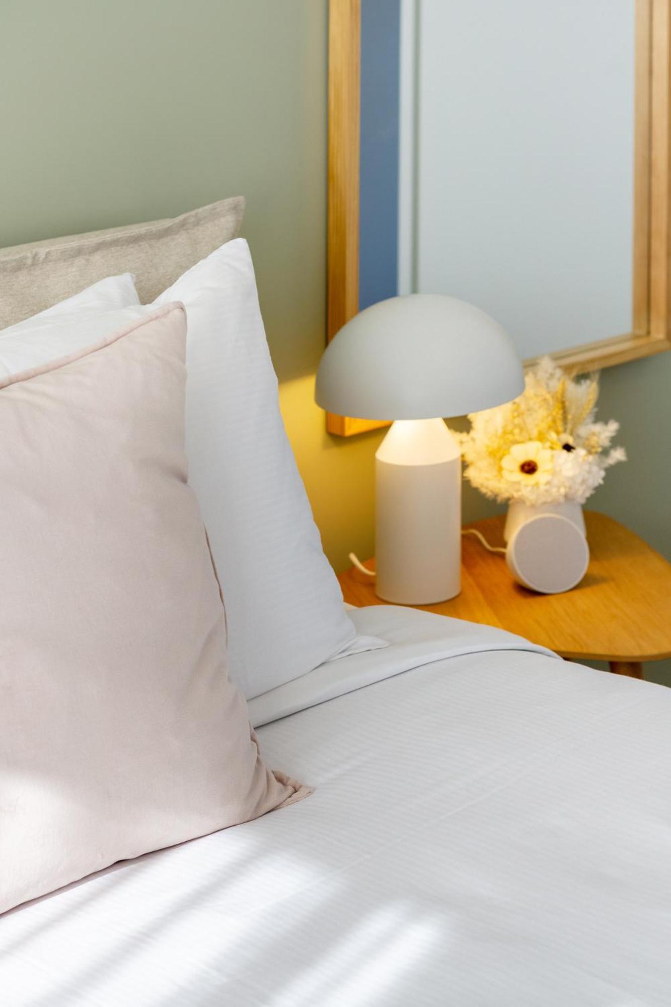 Relax In Designer Luxury At Townhouse Apartment