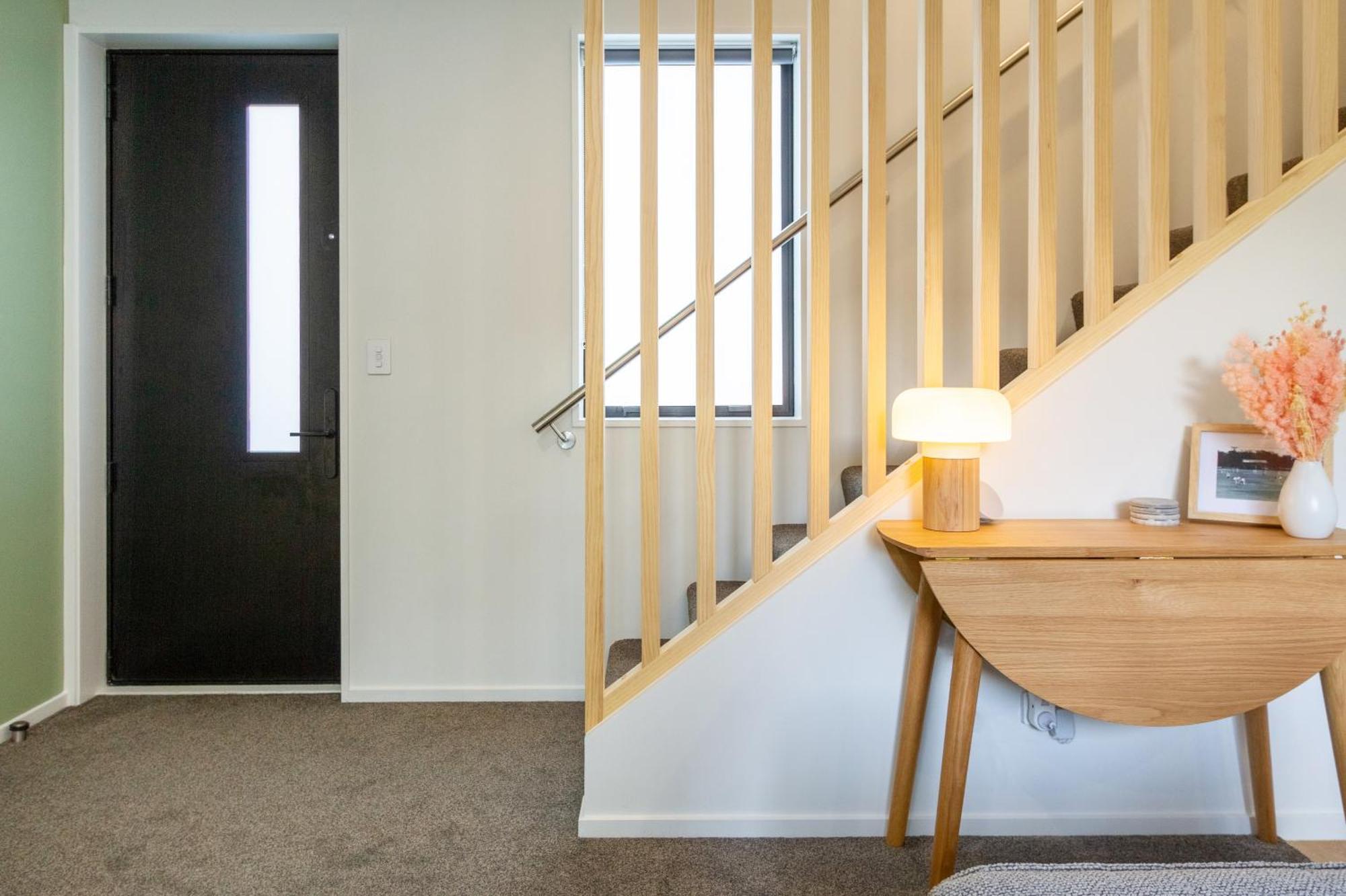 Relax In Designer Luxury At Townhouse Apartment Christchurch